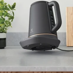 Electrolux Vedenkeitin E7K1-6Bp
